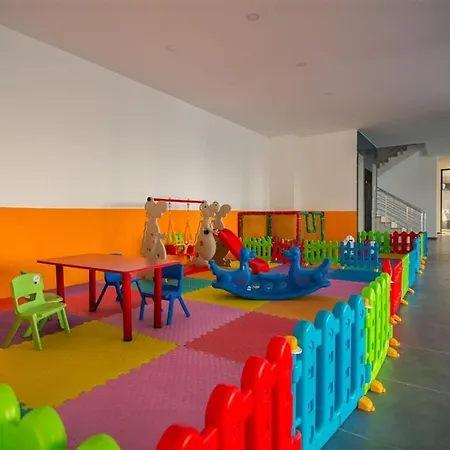 0032 Exodus Comfortable Furnished Flat In A Well-equipped Residential Complex דירה אלאניה